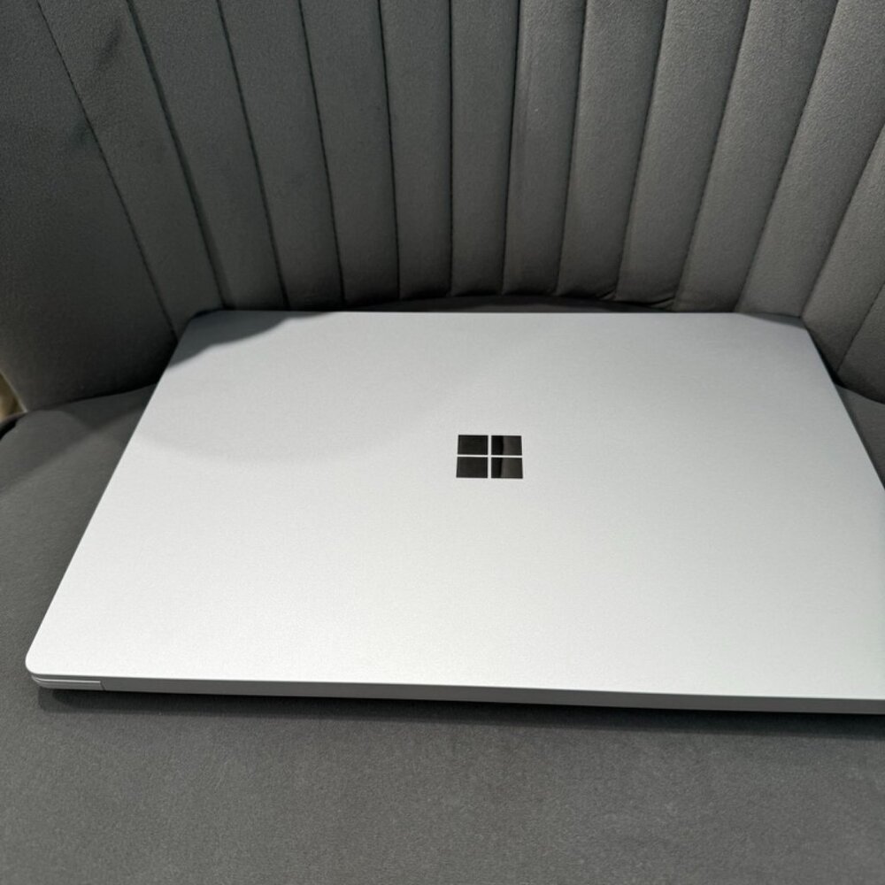 Like new Surface Laptop 4 - 15in in Platinum